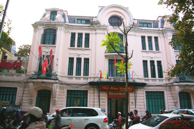 あちらこちらに、フランスの植民地時代と思われる建物を見かけます。