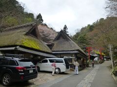 鳥居本伝統的建築物群保存地区。
合掌造りなどの伝統的な建物の街並みが続きました。