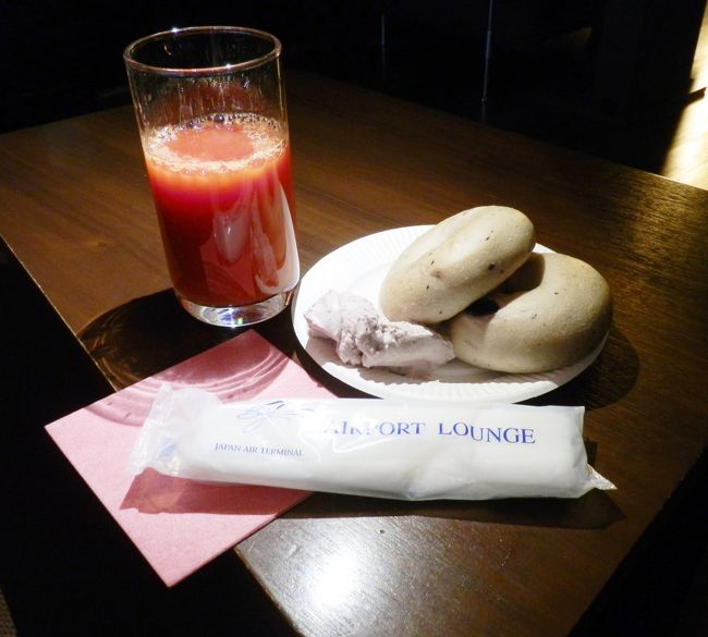 まずはANAラウンジではなく、カードラウンジへ。<br /><br />朝食のベーグルをいただきました。<br />