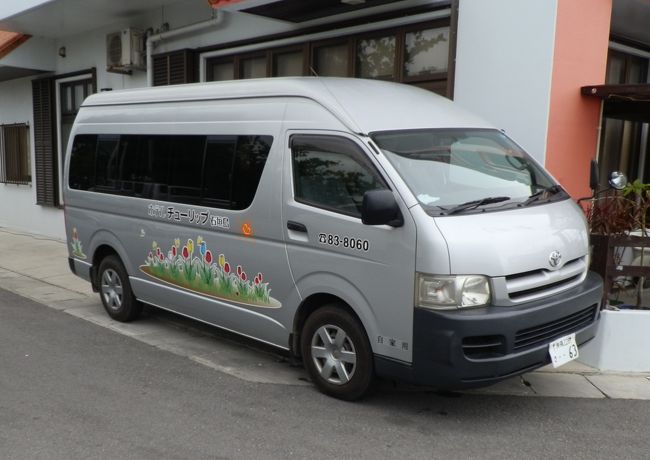 到着ロビーを抜けて、駐車場に向かうと、ホテルの送迎車が出発する直前でした。<br /><br />ホテルまで約25分ほどでした。<br />バスだと45分・540円なので、時間短縮できます。<br /><br />