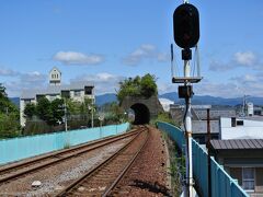 町内トンネル

山のない不思議なトンネルが海部駅のホームから見えました。