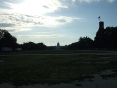 ・連邦議会議事堂　

ワシントン記念塔の向かいにあった。

