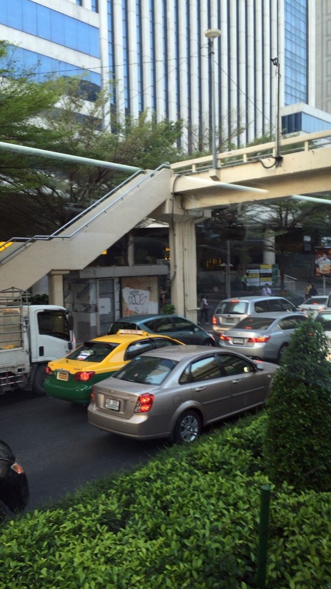 市街地はどこも渋滞だらけ。。。