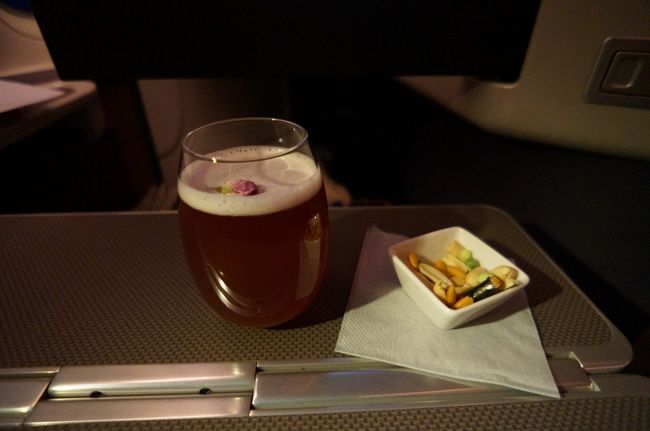 ドリンクメニューのオリエンタルブリーズが来ました。<br />バラの香りがするレモンベースのドリンクで美味しいです。