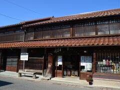 「赤瓦六号館」桑田醤油醸造場。明治10年創業の老舗醤油屋さん。買い物ができところが意外と多いです！