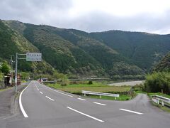 駅からゆっくり自転車を漕ぐこと45分で岩間沈下橋に到着
レンタルする際にもらったマップに記載の所要時間とぴったり
