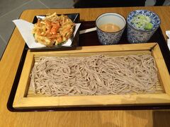 お蕎麦をゴマだれで食べるのって初めてかも

美味しいのね