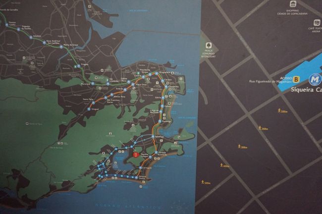 地下鉄のホームにあったマップ。<br />リオの地下鉄は、１号線と２号線の二つ。シンプルなので分かりやすいです。また、朝昼の時間帯は、ホームに人も多くて治安も問題なさそう。。