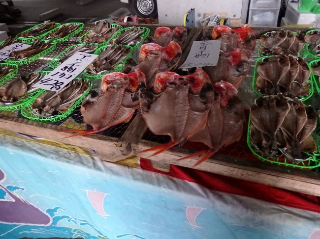デカい金目の干物は１，５００円と高いです。