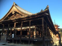 豊国神社の千畳閣。
こちらは未完成の建物ですが、８５７畳の畳をひく事が出来るそうです。
