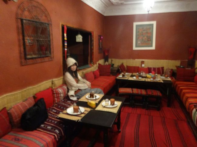 朝ごはんは室内のダイニングルームでいただきました。