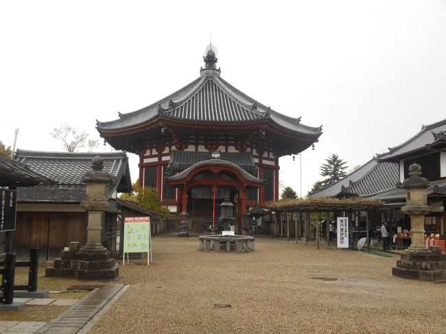 南円堂を拝観<br />北円堂は修復中・・・。<br />いろいろ修復していました。