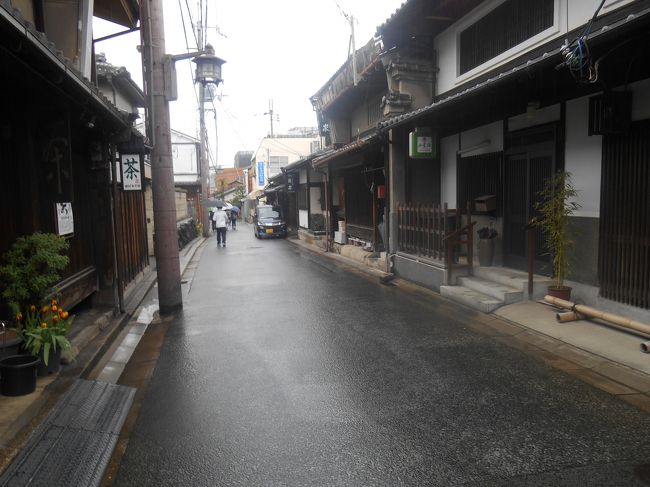 ならまちを散策しながらバス停があるＪＲ奈良駅に向かいます