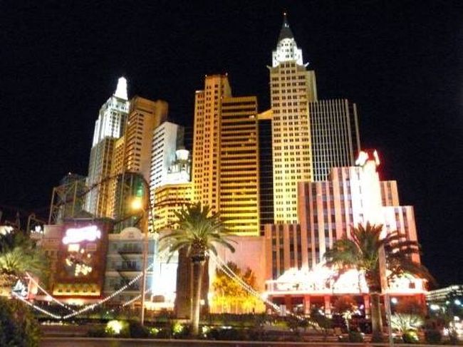 砂漠の中にできたラスベガス