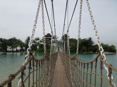 この吊り橋、結構怖いよぉ～。吸い込まれそう・・・。