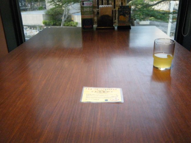 2日目。<br /><br />今日はホテルをチェックアウトして、ココガーデンに移動です。<br /><br />8時半にレンタカーを借りる予定。<br />8時にはチェックアウトしたかったため、7時に朝食です。<br /><br />レストランはまだ混んでいませんでしたが7時半過ぎからは混んできました。<br /><br />まず、こんなカードをもらい、席を確保します。これで、席を離れても大丈夫です。