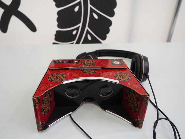 超立体眼鏡で、中金堂再建の説明があります。<br />眼鏡をかけて、上を向けば上（空）が見え、下を向けば下（地面）が見え、後ろを向けば後ろの風景が見えます。<br />本当に自分がそこにいるかのように感じられるという、優れものです。<br />