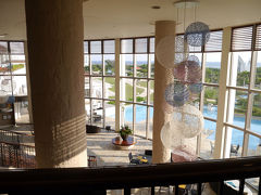 ANAインターコンチネンタル石垣リゾートに到着
とても混んでいてチェックイン後、部屋への案内待ち