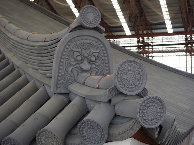 鬼瓦をアップしてから、二階に下りていきます。