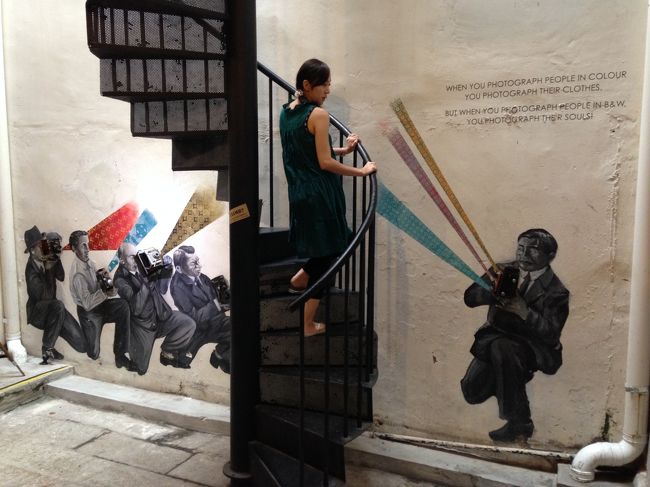 その近くにあるカメラ博物館。ここにも壁画が。<br /><br />この後宿に戻って車に乗って岐路に付きました。この旅で全部の壁画を見ることはできなかったけど、満足のいく旅になりました！