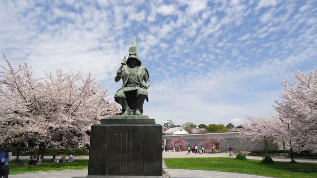 名古屋城、加藤清正の像です。