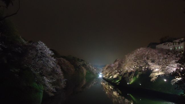 こちらのスポットで写真を撮るために、大勢の人が並んでいました。