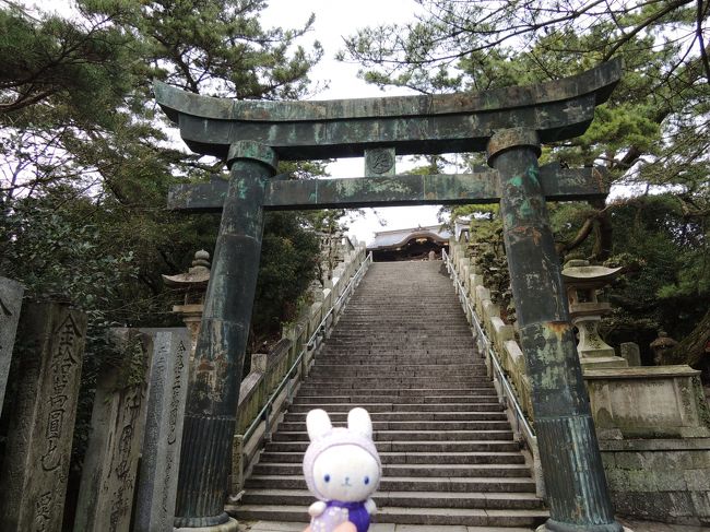 入口はこっち。