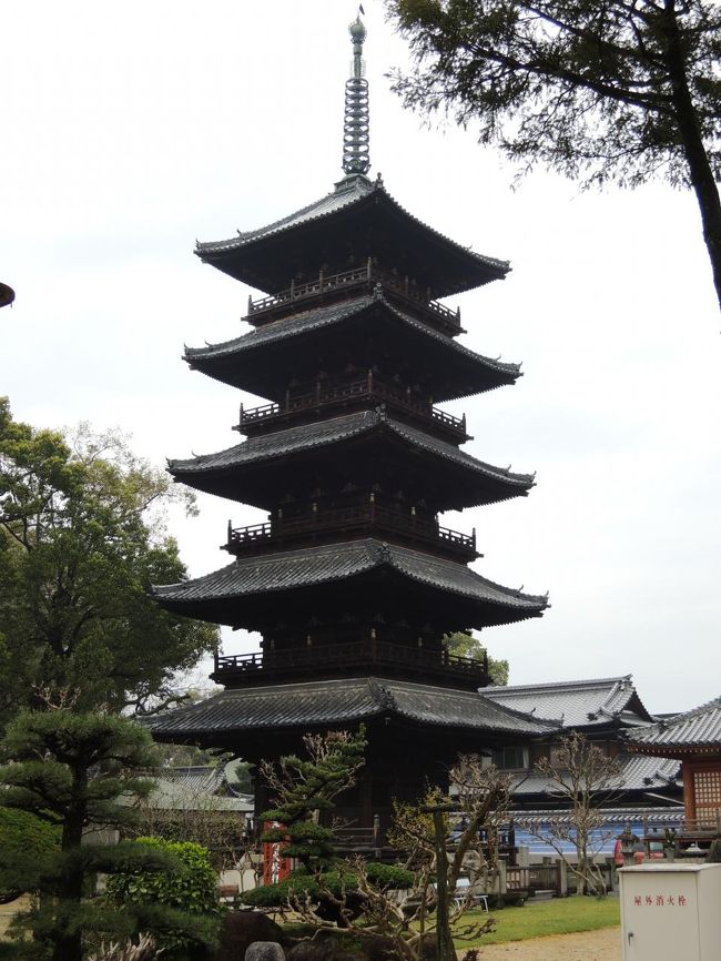 五重の塔。<br />大同４年（809）に建立したけど、損傷が激しかったから、明治43年の時に住職が復興したんだってー。