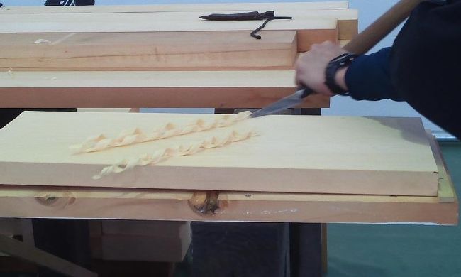 木材は檜が使われていますが、今回使われたヤリガンナで削る実演がされていました。