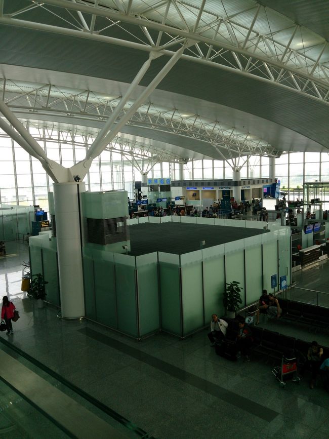 バスは1時間位で終点に着きましたが、空港まではそこから乗合いのバイクタクシーに乗るとの事。車に7000ドンと書いてあり乗るかどうか迷いましたが、飛行機の出発までまだかなり時間があったのでそれには乗らず徒歩で空港に向かいました。<br />前回バンコクで迷子になりましたが今回はグーグルＭＡＰのＧＰＳを使っていたので迷うことはなく空港に無事到着。