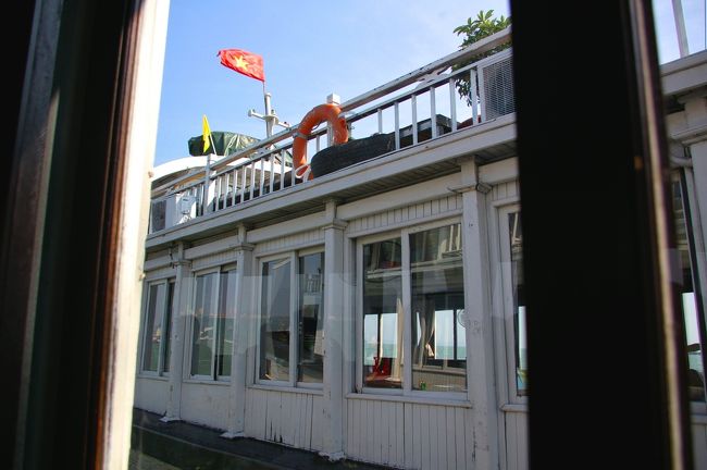 乗った船は食事付きで、思ったより立派でした。