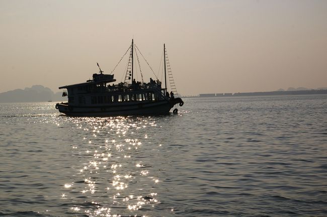 船は元の場所へと戻っていきます。