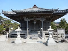 五大堂。

８０７年に、坂上田村麻呂が奥州遠征の際に、毘沙門堂を建立したのが始まりとされており、今のお堂も伊達政宗が瑞巌寺の再興に先立って１６０４年に再建した歴史あるものです。

中は見れませんでした。