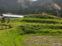 ☆古墳その1
上ノ塚古墳（じょうのつかこふん）

素人の私が見ても、一目で古墳とわかる。(・∀・) 