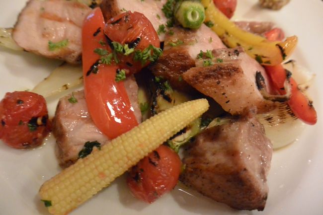 鹿児島県産の白美豚バラ肉のグリル、<br />１,５８０円！<br /><br />野菜と豚肉の甘みがと〜ってもウマイ♪<br />こちらも超シンプルで味は<br />素材の味がいかされています！<br />