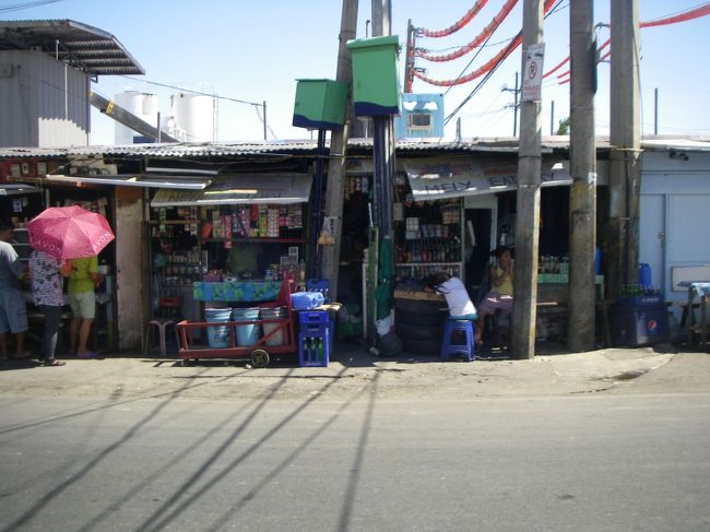 出迎えのバンでホテルまでの道すがら。