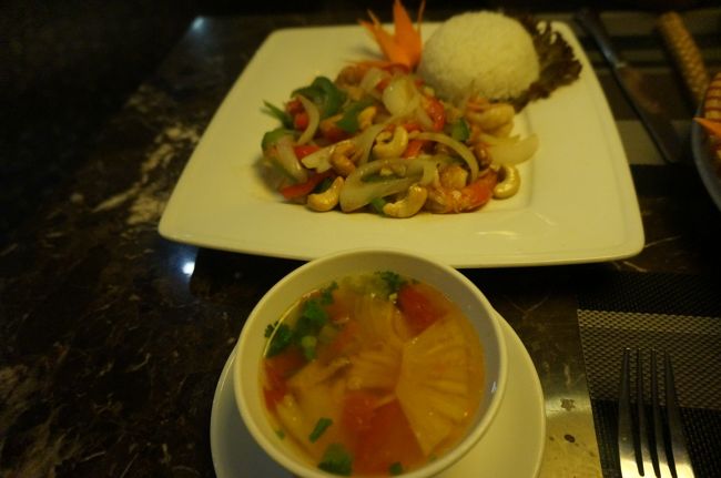 エビの炒め物。<br />美味しかったけれど、玉ねぎが多かった。