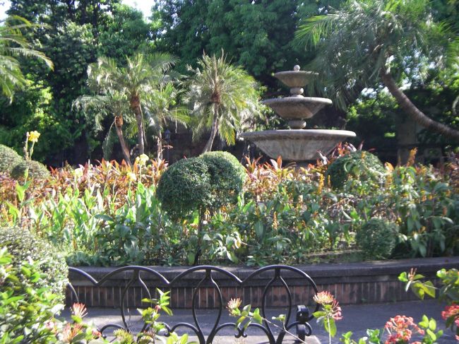 小奇麗な公園内の庭園という感じです。