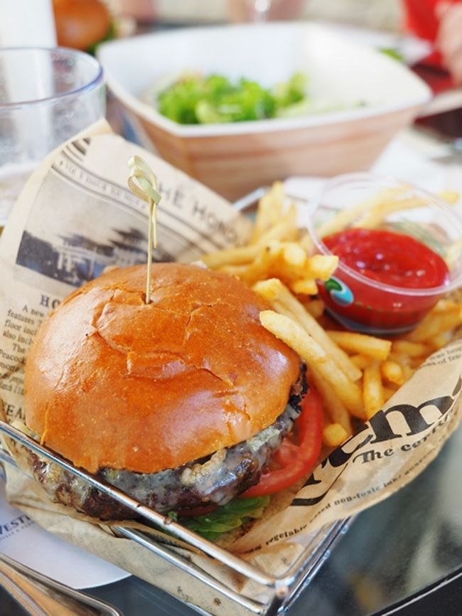 15年3月 ハワイ1日目 モアナサーフライダーへチェックイン ビーチバーでランチ マリポサでディナー ホノルル ハワイ の旅行記 ブログ By ゆーさん フォートラベル