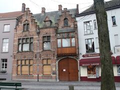 ドゥ・ハルブ・マーン醸造所 Huisbrouwerij De Halve Maan

おいしいブリュージュの地ビール、ゾットの醸造所。この日は閉まっていました。HPを見ると見学もできて、ビアカフェやレストランも素敵そうなので残念。