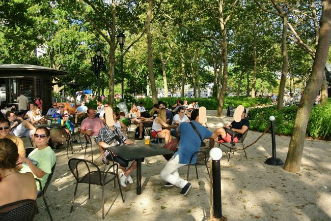 メトロポリタン美術館を駆け足でまわったあと<br />タクシーでバッテリーパークへ<br /><br />だいぶ手前で降りてしまい　更にめちゃくちゃ歩くという(^_^;)<br />足が　足があああ