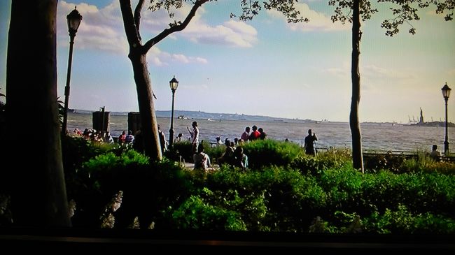 バッテリーパークは　自由の女神へ向かうフェリーや遊覧船などの<br />乗り場があります