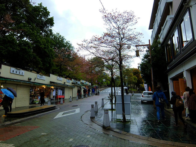 今日の宿に荷物を置いて。