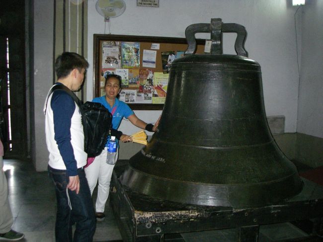以前鐘楼にあった鐘、現在はもっと小さいとのこと。