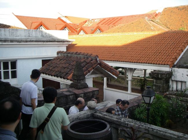 スペイン植民地時代（うち20世紀初頭頃？）富裕階級の家を再現した博物館で、家具、調度品、遊具などそのライフスタイルを展示しています。屋内は撮影禁止でした。<br />写真はその建物の上階から出たところです。どうも何軒かの集合家屋であったようです。