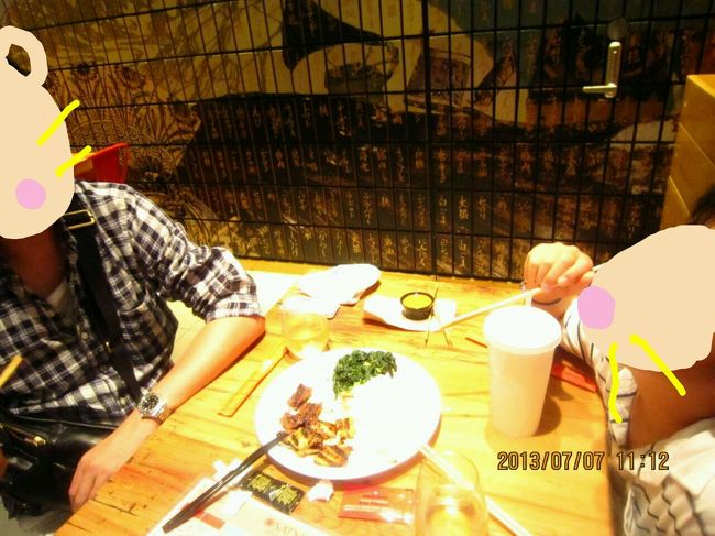 ディナーは会社のパーティでした<br /><br />そろそろ　まったり飲みたいぞ〜<br /><br />２次会を　ホテルの近くの・・居酒屋チックな・・？　オーダーはドリンクもフードも<br /><br />カウンターで　セルフサービス<br /><br />壁には日本語がびっしり<br /><br />まあゆっくり出来ましたー<br /><br />