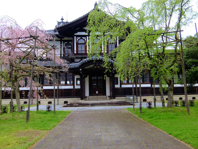 枝垂れ桜も　終わりの<br /><br />　重要文化財<br /><br />　　奈良県物産陳列所<br /><br />     http://bunkaisan.exblog.jp/16960158/