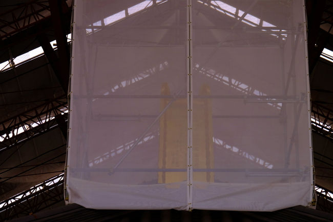 高さ２０、６メートル　重さ１，１ｔの「しび」<br /><br />も取り付けられて覆いを掛けられています