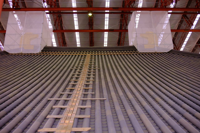 平成２７年一月に丸瓦葺き<br /><br />　中央の通路、、