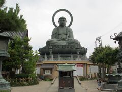 で、なぜか富山の高岡です。

とりあえず旅館に荷物置いて街歩き。

写真は高岡大仏です。
中に入れます。

公園？の中にあります。